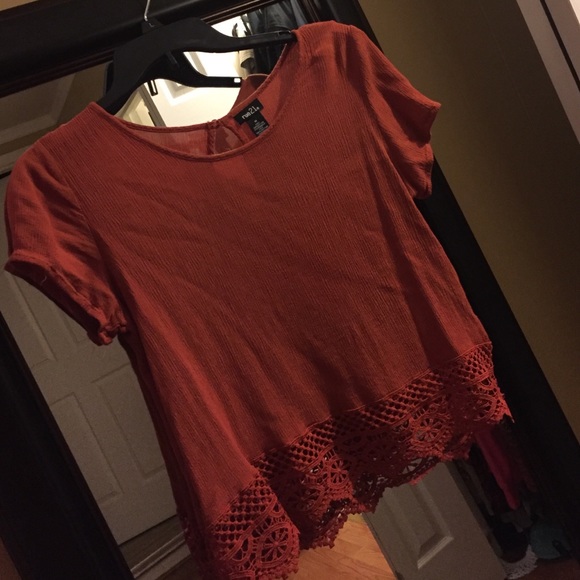 Cute shirt/crop top!