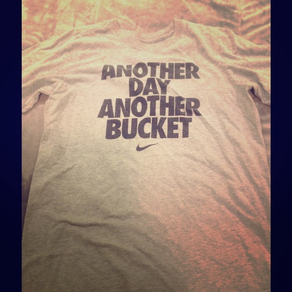 A  Nike  kids another day another bucket T-shirt - Picture 1 of 2