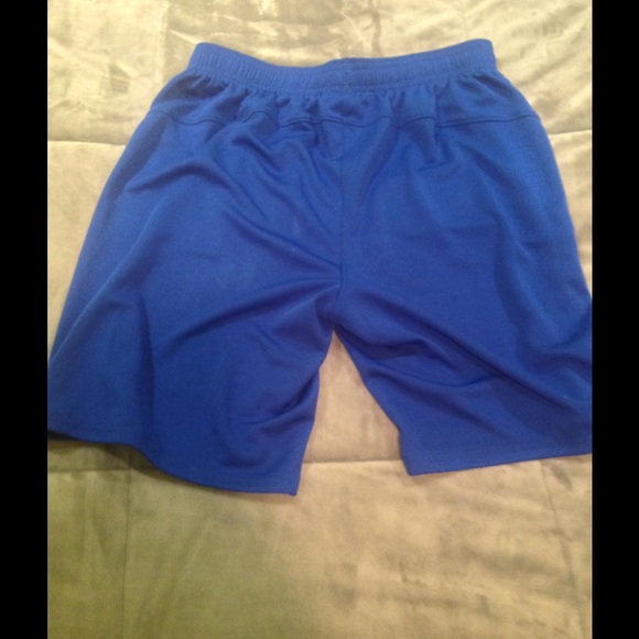 Blue kids under armor shorts - Picture 2 of 2