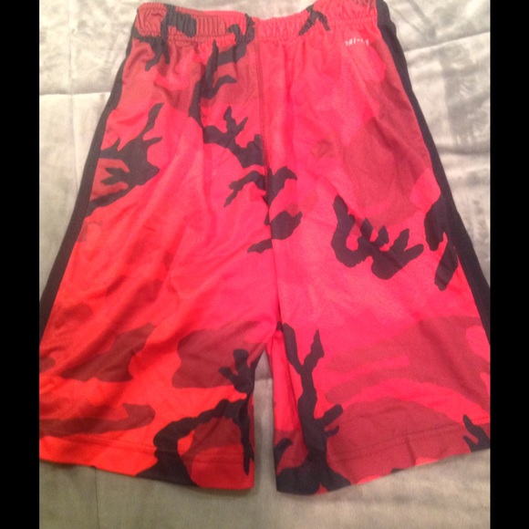 Nike dry fit lava patterned boys shorts - Picture 2 of 2