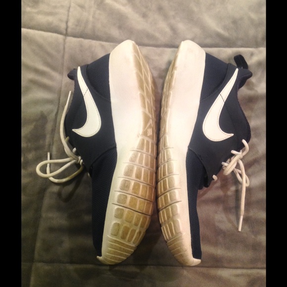 New Nike Roche - Picture 2 of 3