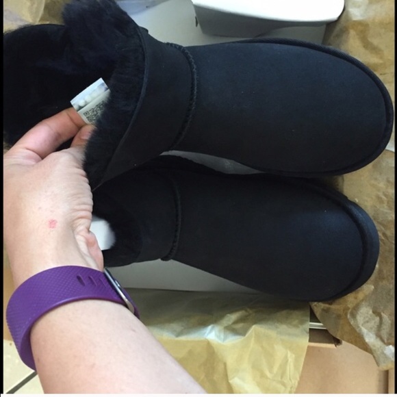 UGG authentic mini Bailey button boots Sz 7 new - Picture 3 of 4