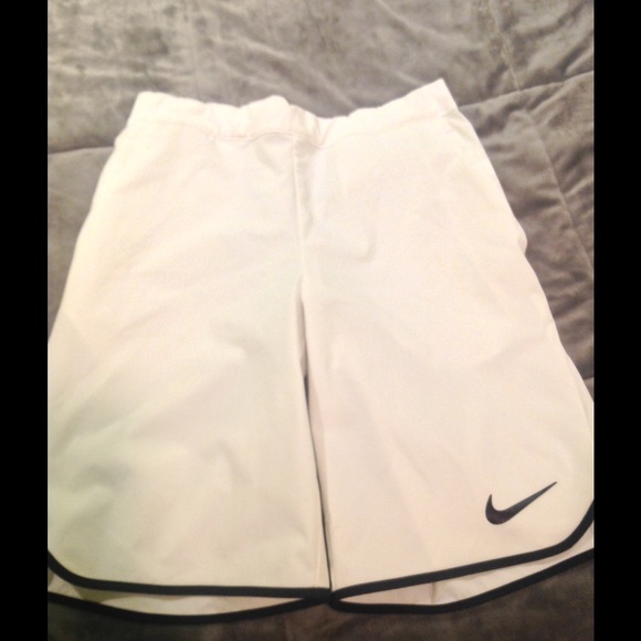 White Nike tennis shorts dry fit - Picture 1 of 2