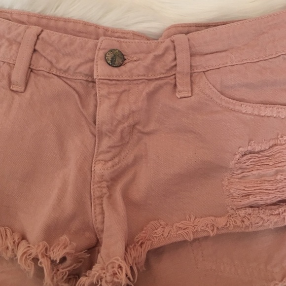Light Pink GUESS shorts - Picture 2 of 4