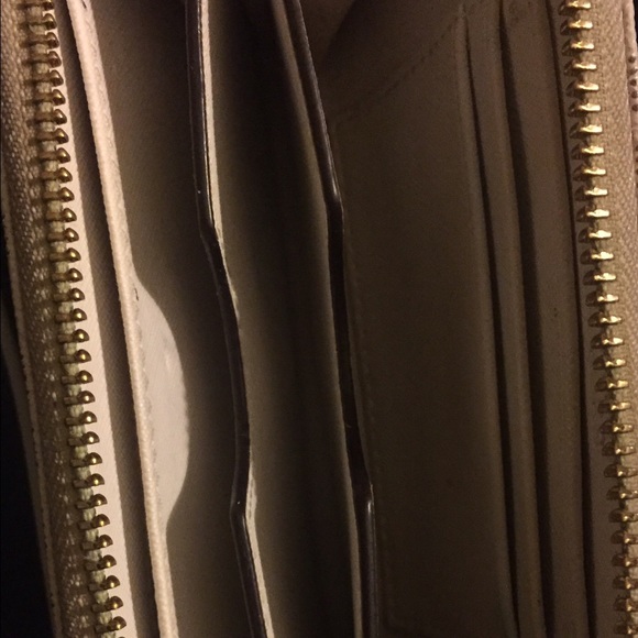 Michael Kors Logo wallet/wristlet - Picture 3 of 3