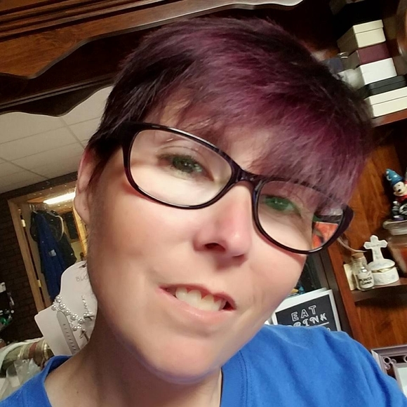 Meet your Posher, Stephanie - Picture 1 of 1