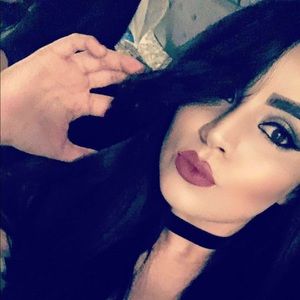 Meet your Posher, Dania