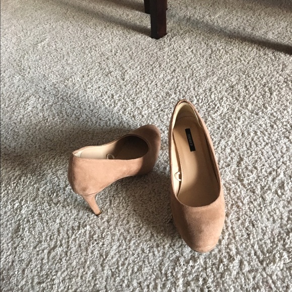 Size 5.5 - Picture 2 of 4
