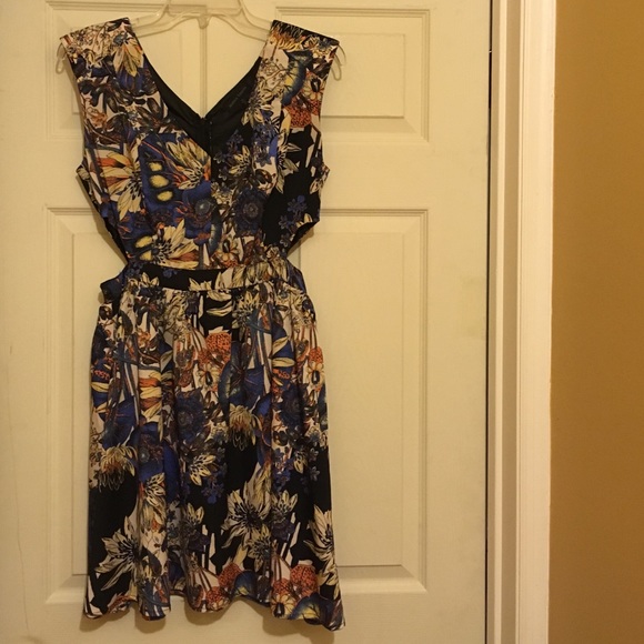 Cut out Flower Patterned Midi Dress
