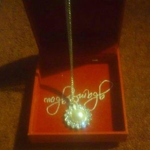 Flower shaped necklace