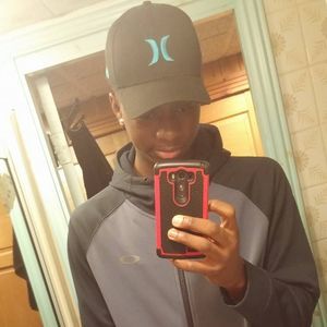 Meet your Posher, Yanis