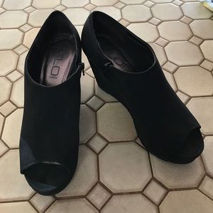 Aldo black suede peep toe shoes