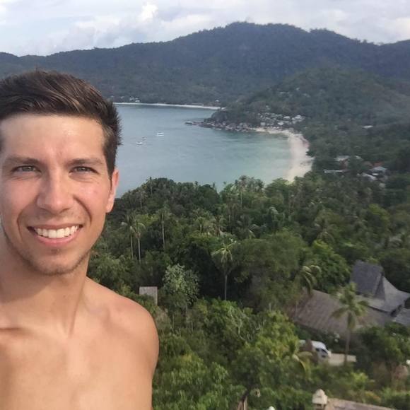 Meet your Posher, Max