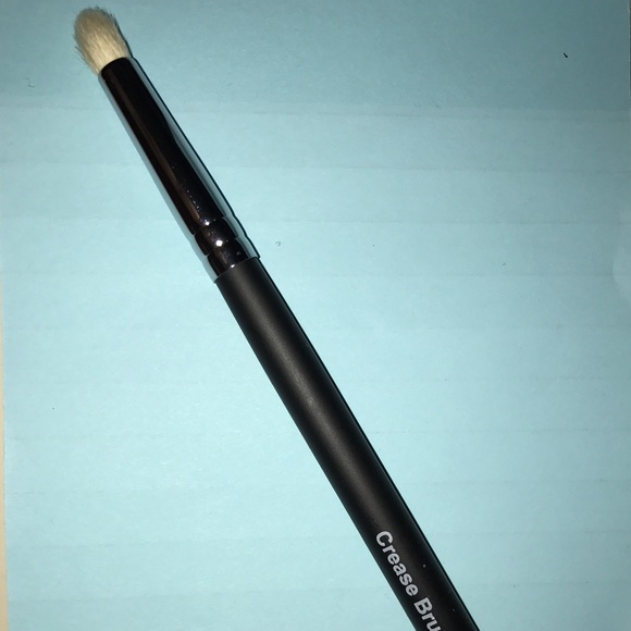 Crease Brush 💋