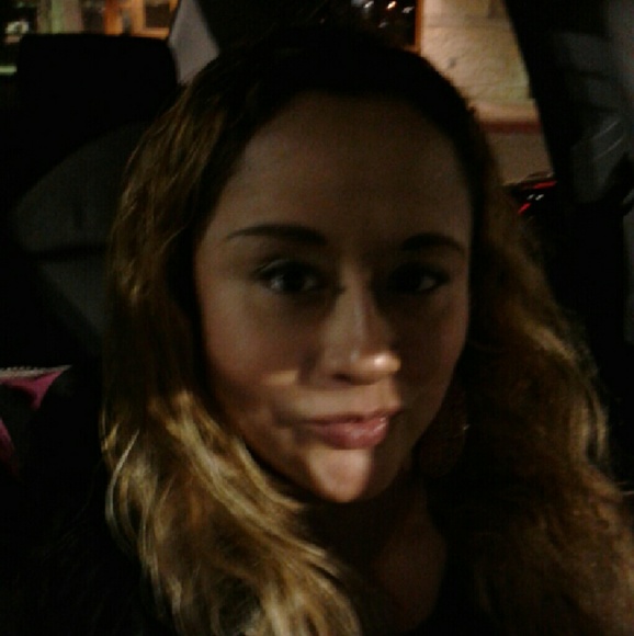 Meet your Posher, Claudia