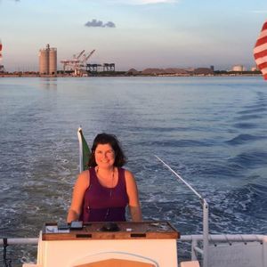 Meet your Posher, Crystal