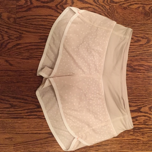 Cute Lululemon speed shorts (size 2)