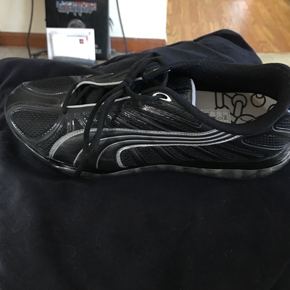 Men's 10 1/2 only wore once Puma sneakers