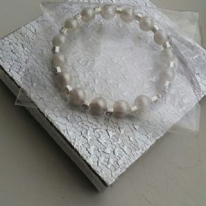 Women's Off White Pearl Bracelet Brand New Beautif