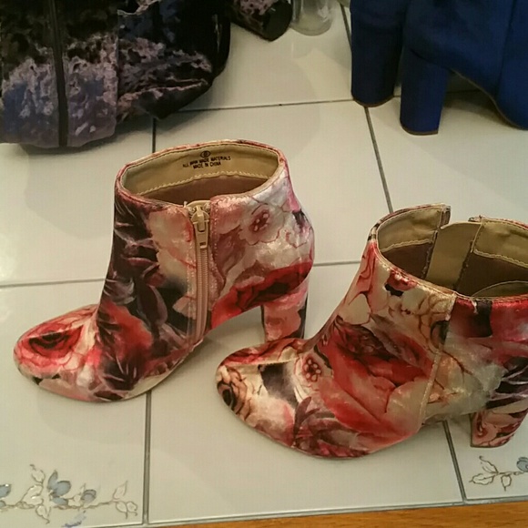 New velvet floral bootie 60s mod style - Picture 3 of 6