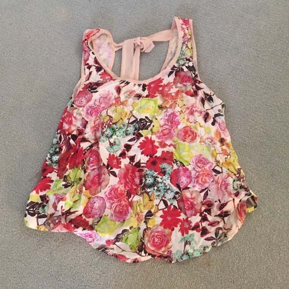 Floral top - Picture 1 of 2