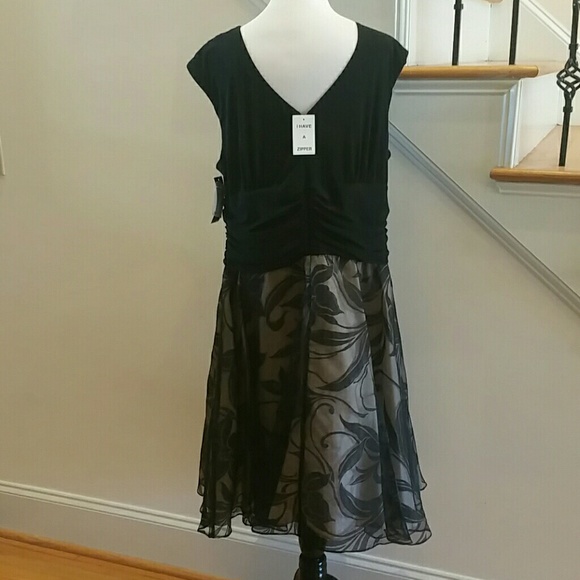 ***SOLD***Black SL Fashions Dress - Picture 4 of 4
