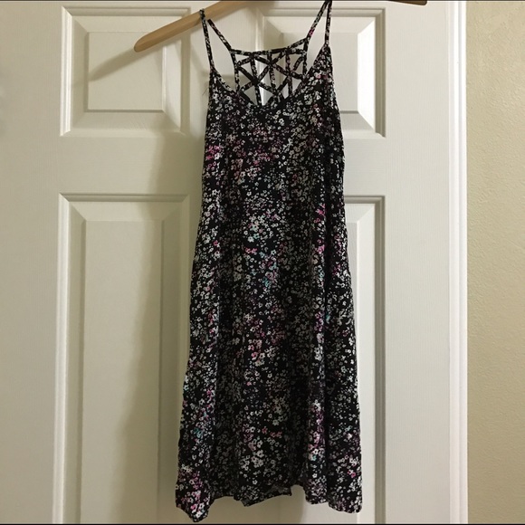 Flowy Flower Dress - Picture 2 of 4