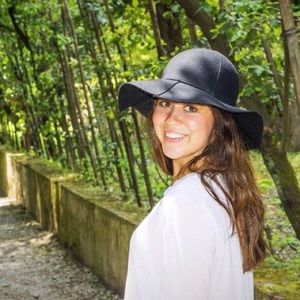 Meet your Posher, Abby