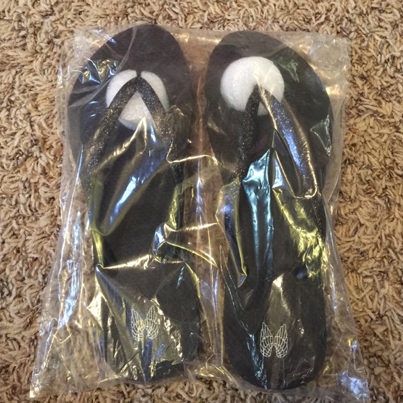 ⭐️BRAND NEW⭐️ Victorias Secret Sandals