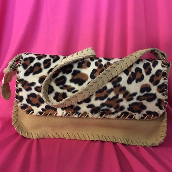 Leopard print suede leather handbag (1 LEFT) ☝🏼 - Picture 2 of 4