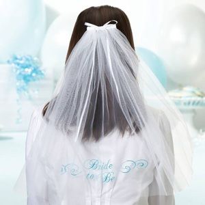 'Bride to be' veil & Garter with Flask