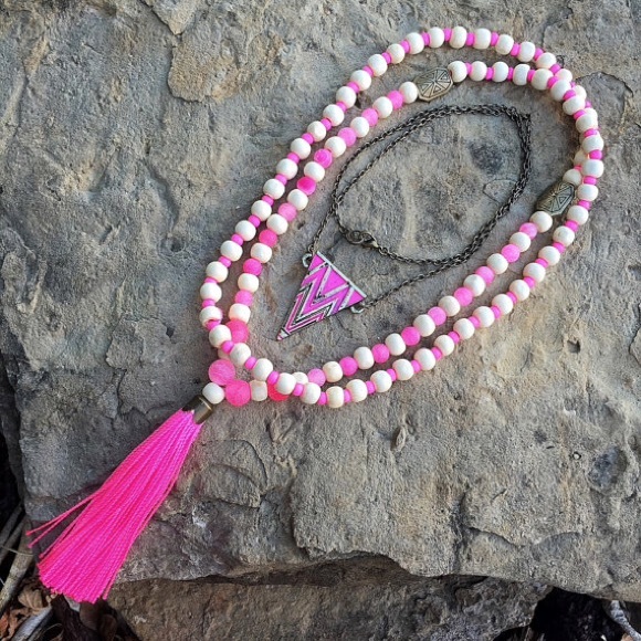 pink agate, wood & antique brass boho necklace set - Picture 2 of 5