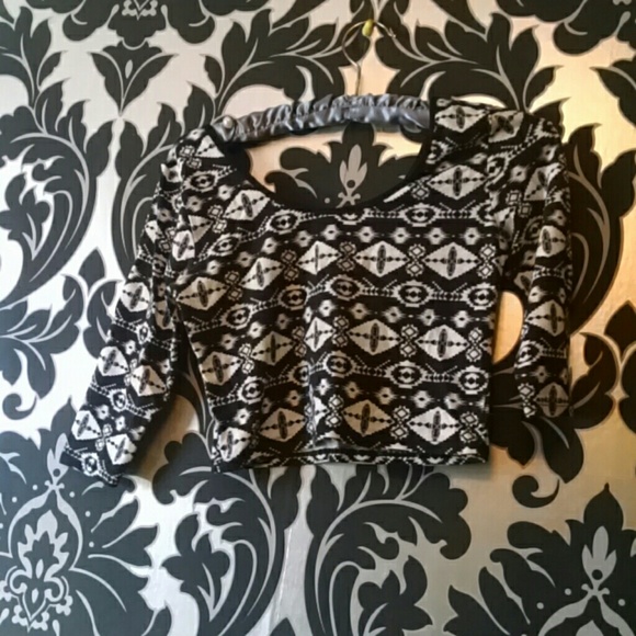 Half sleeve crop top