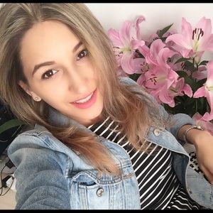 Meet your Posher, Emilia