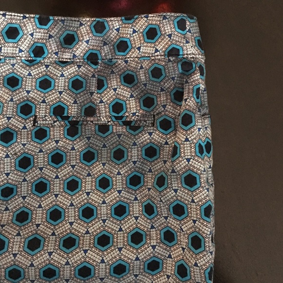 Ellen Tracy geometric shorts - Picture 3 of 3