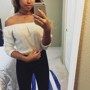 ✨sold✨ Off shoulder white top