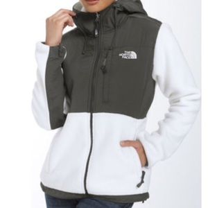 MUST GO!! White North Face Denali Jacket