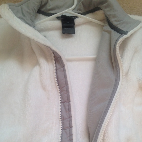 MUST GO!!! White Teddy North Face - Picture 3 of 4