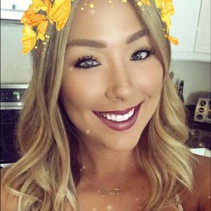 Meet your Posher, Danielle