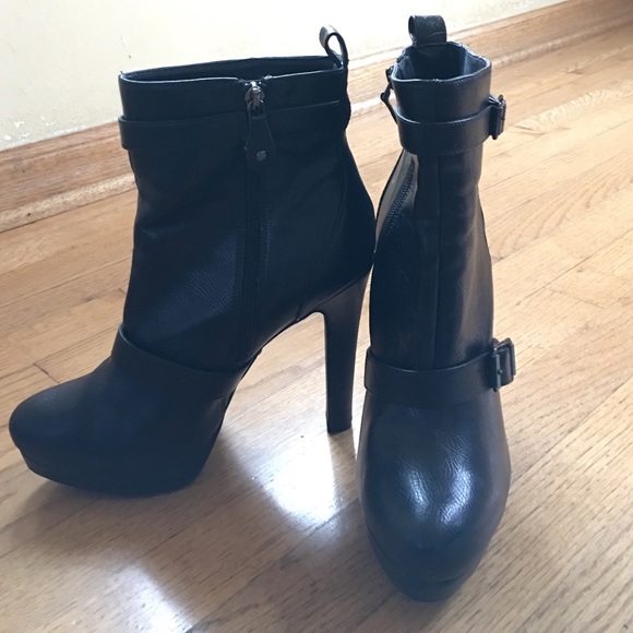 Vera wang boots