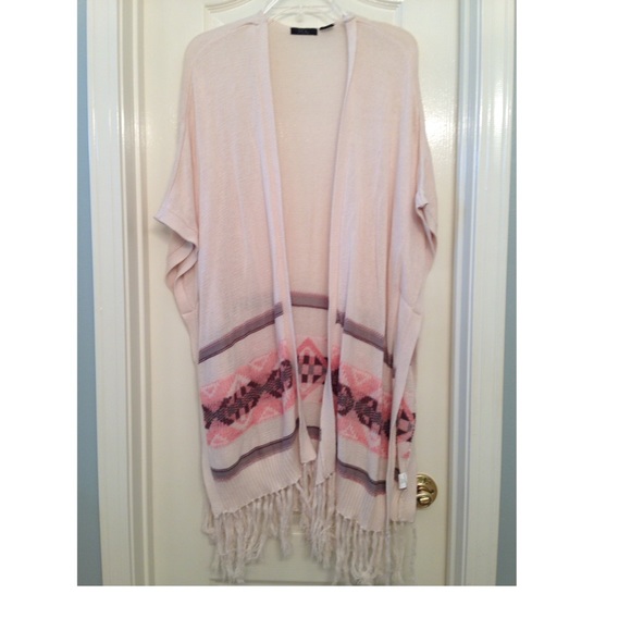🌼🌼2 for $10🌼🌼Fringe Aztec Poncho