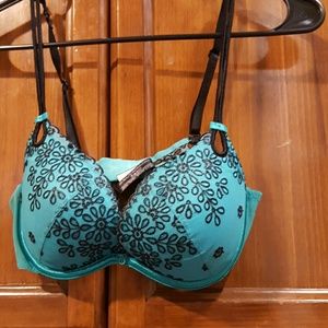 34C Victoria's Secret bra