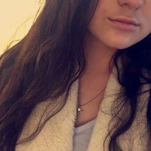 Meet your Posher, Olivia