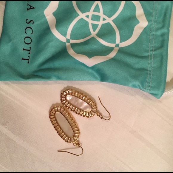 Small Elle Kendra earrings gold and pearl