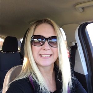 Meet your Posher, Danelle