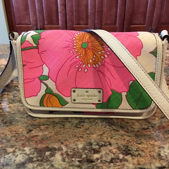 Authentic Kate Spade shoulder bag.
