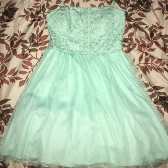 Only wore once, doesn't fit