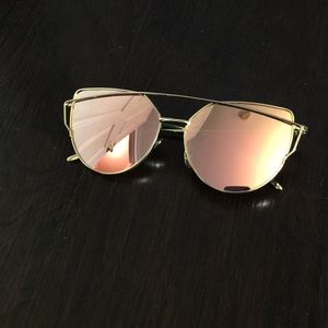 ☀️Rose and Gold Aviator Style Sunglasses ☀️
