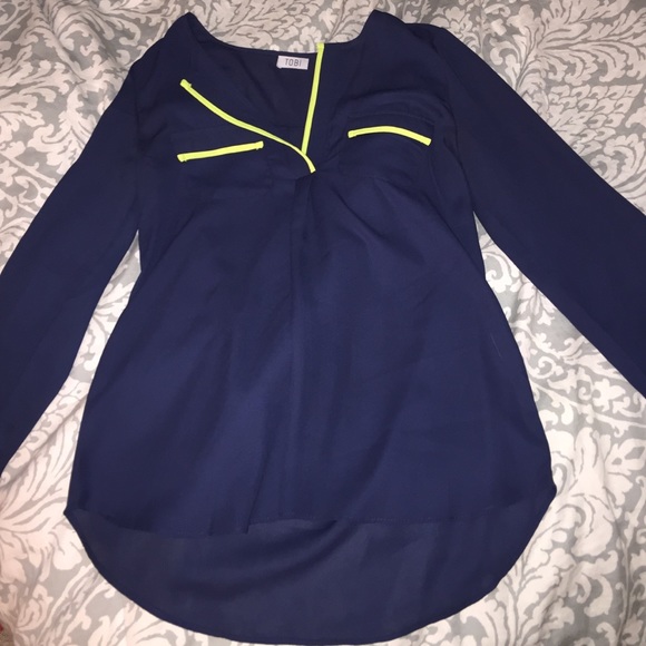 Size medium Tobi sheer blouse