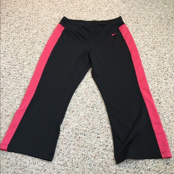 Nike cropped athletic pants size m 8-10